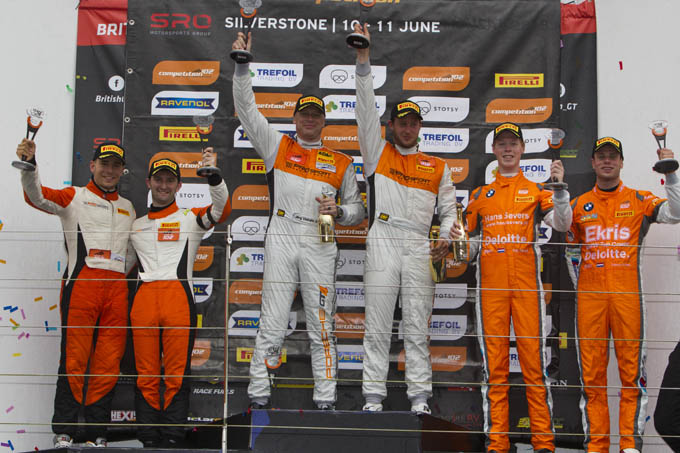 Racing Team Holland by Ekris Motorsport scoort podium op circuit van Silverstone